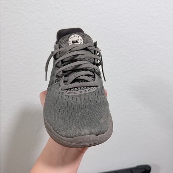 Nike grey free runs - Picture 2 of 9